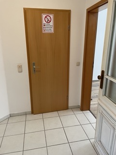 Flur mit Blick auf das Bad und Schlafzimmer 1